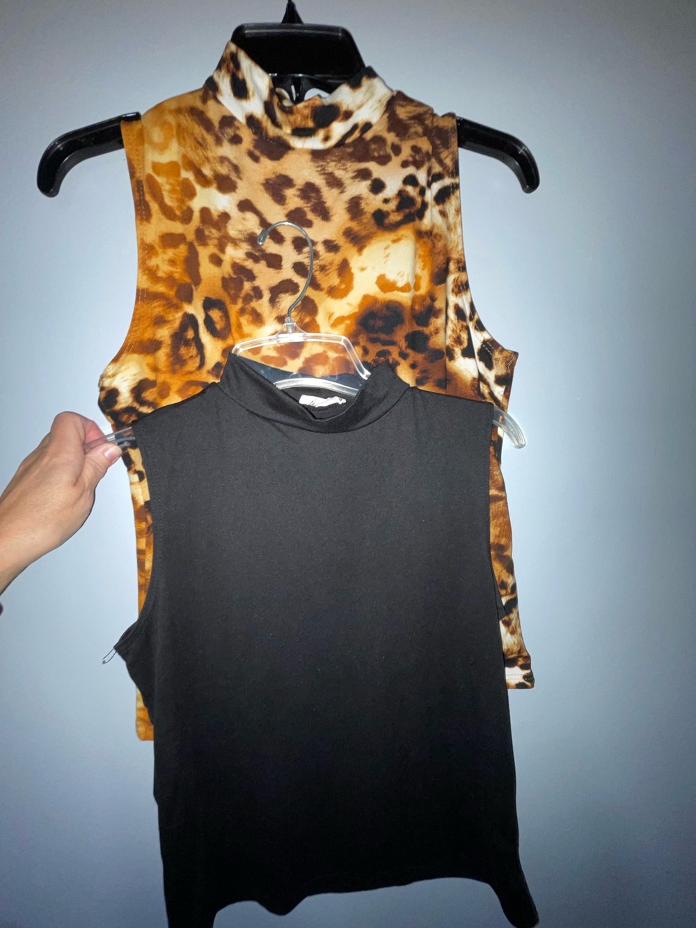 🐆Olivia Rae Sleeveless Mock Neck Tank Top - Black and Leopard Print